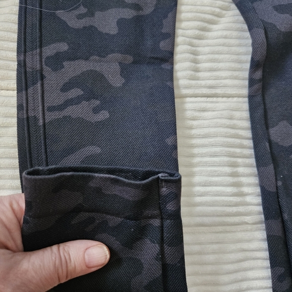 SPANX Women's Camouflage Black/Gray Leggings Size S - Picture 5 of 6
